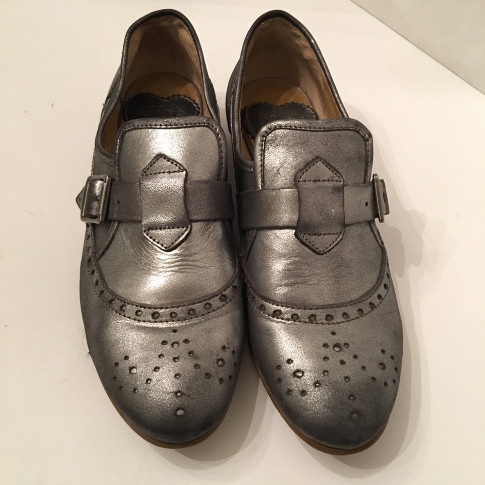 Latigo Burnished Silver Flats